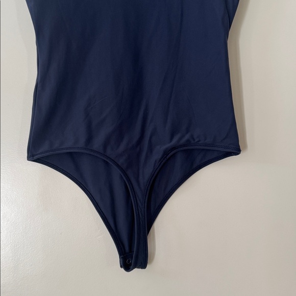 Abercrombie Women's Soft Matte Seamless Tee Bodysuit Navy size Small - Picture 12 of 12
